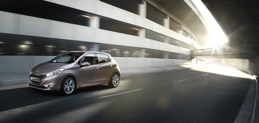  Peugeot 208 5-Door 2012 года  (фото 29 из 73)
